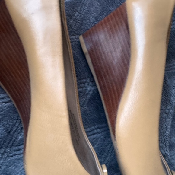 Tory Burch Tan Peep-Toe Heels size 9 - Picture 10 of 15